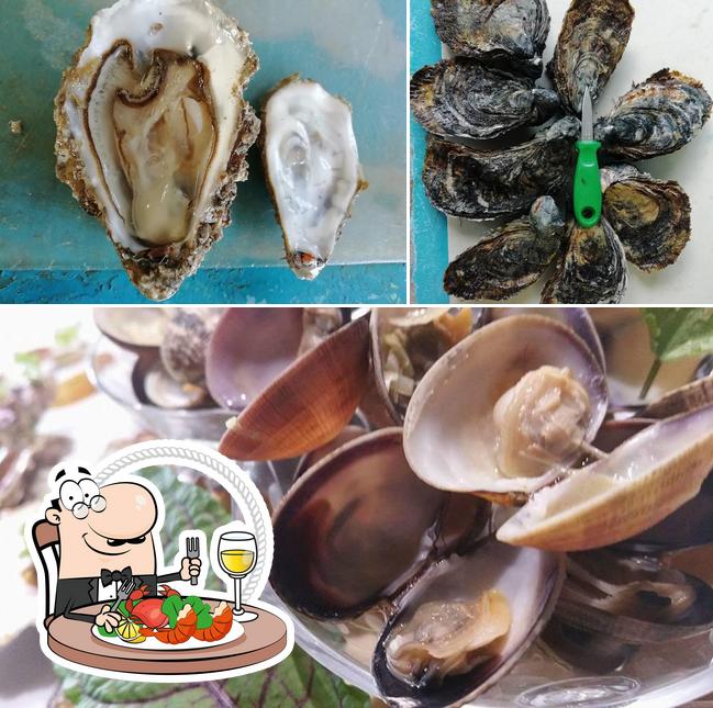 Prenez différents plats à base de fruits de mer proposés par Sarl Huitres Courdavault Alain