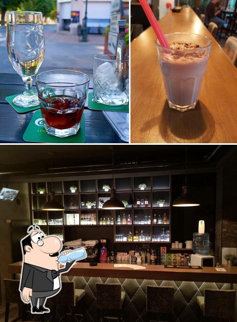 Prova un drink a Sinatra Café