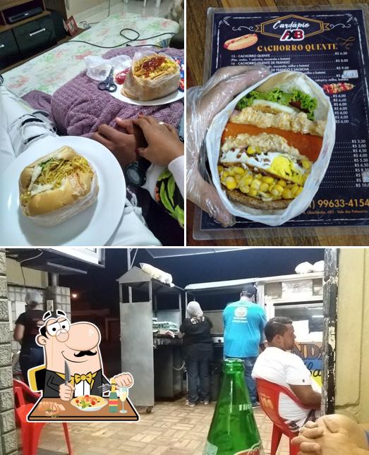A comida e interior do restaurante