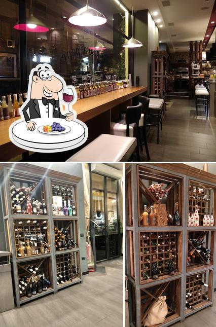 È gradevole prendersi un bicchiere di vino a 16 Libbre Bakery Cafe & Bakerestaurant