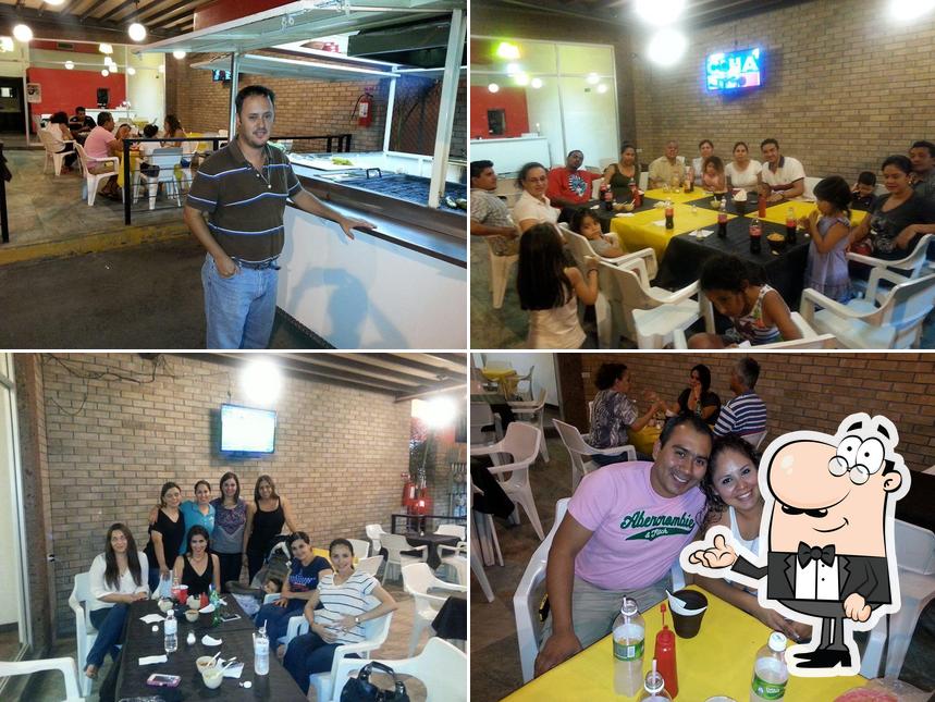 Hamburguesas El Pollo Senderos restaurant, Torreón, Blvd. de la Senda