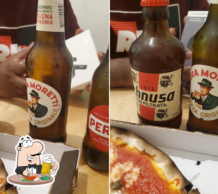 Puoi ordinare un rinfrescante bicchiere di birra chiara o scura