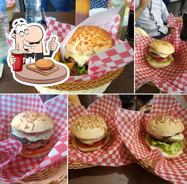 Гамбургеры из "Ambros Burger" придутся по вкусу любому гурману