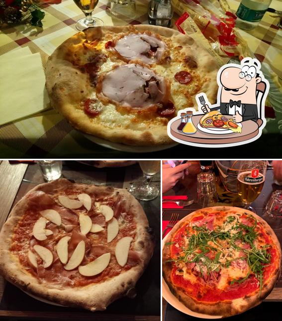 Scegli una pizza a Taverna Paolino Ristorante-Pizzeria