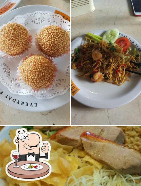 Food at Eastern Kopi TM Modernland