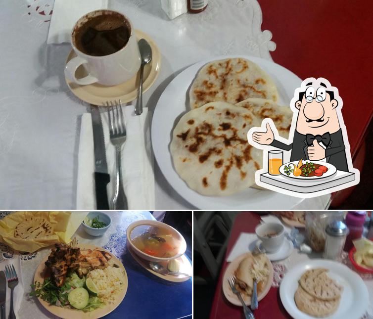 Meals at El Amanecer Salvadoreño