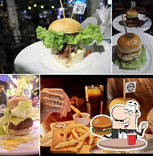 Peça um hambúrguer no Restaurante e Bar, Armadillo Burgers & Grill- Cumbuco