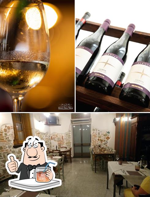 Tra le varie cose da Bar/Osteria "Unni Don Nino" si possono trovare la bevanda e interni