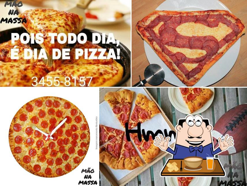 Comida em Pizzaria Mão na Massa