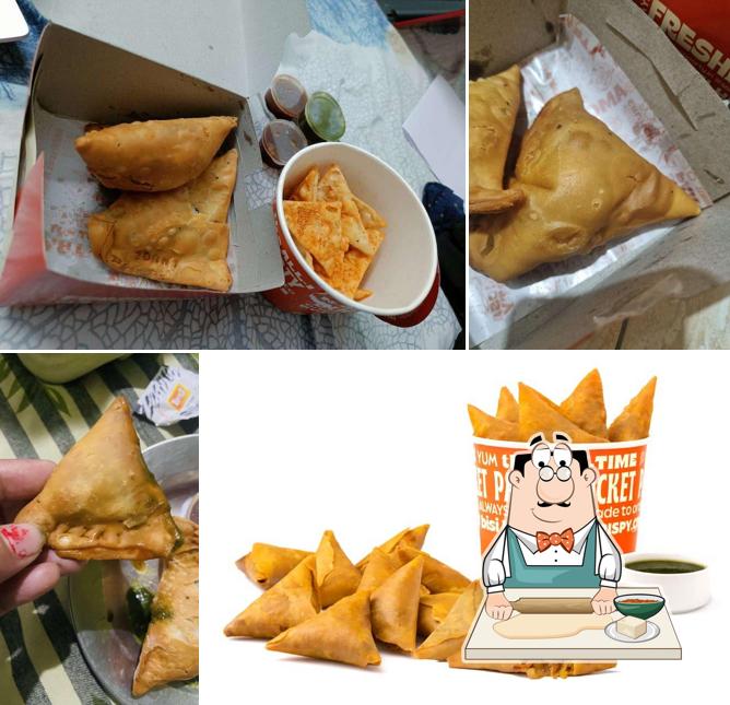 Samosa at Samosa Party Crossing Republic