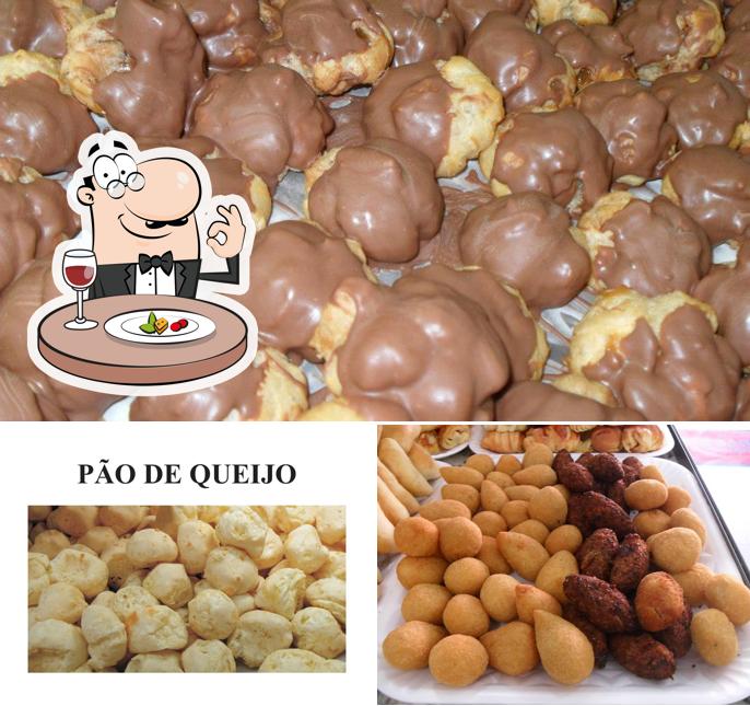 Comida em Padaria da Praça