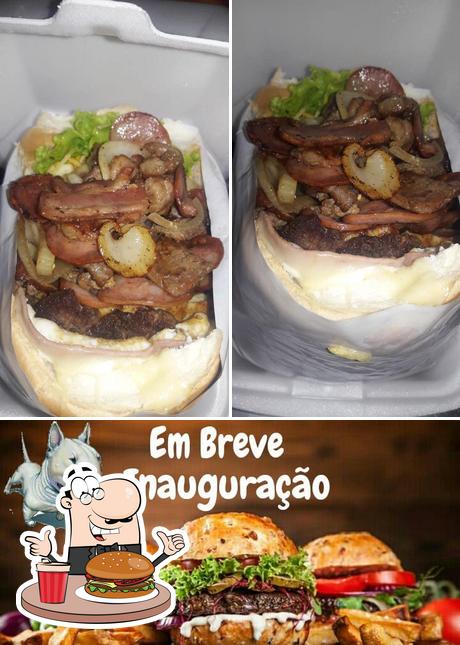 Experimente um hambúrguer no Bull Lanches