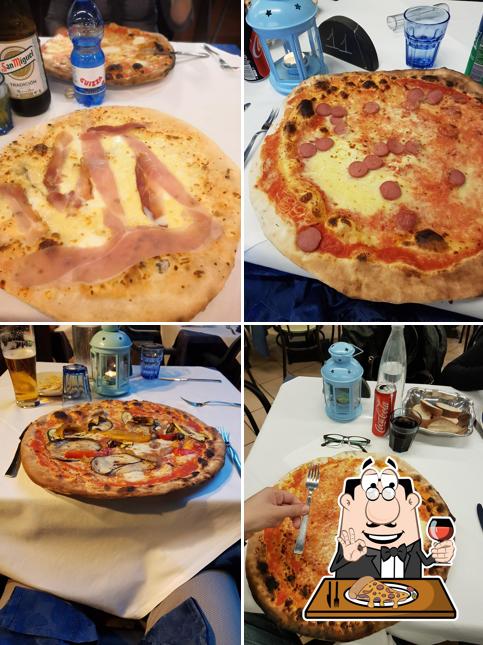 Scegli tra le svariate varianti di pizza