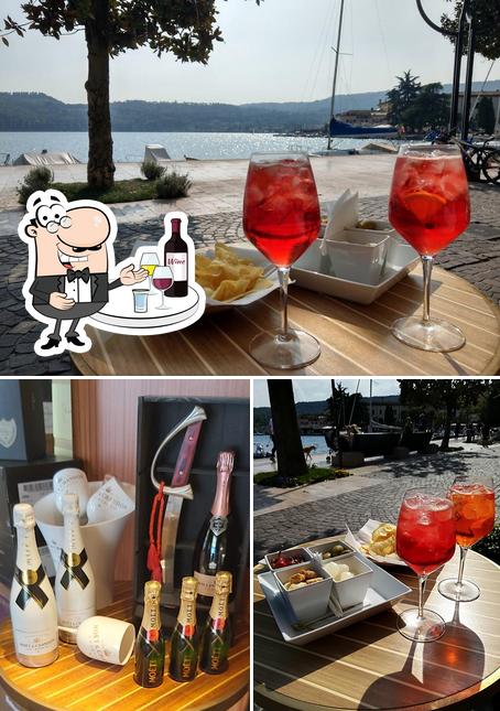 Bar Italia - Salò serviert Alkohol