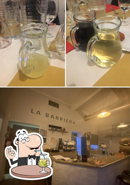 La Barriera Trattoria se distingue par sa boire et intérieur