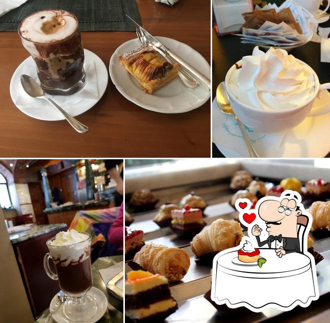 La Casa Del Caffe' serve un'ampia selezione di dolci