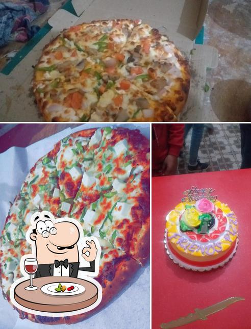 Food at Friends pizza junction