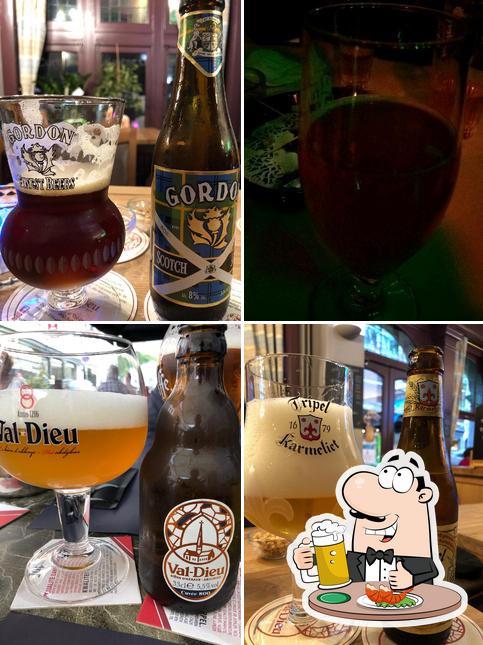 Vous pouvez prendre un verre de bière blonde ou brune