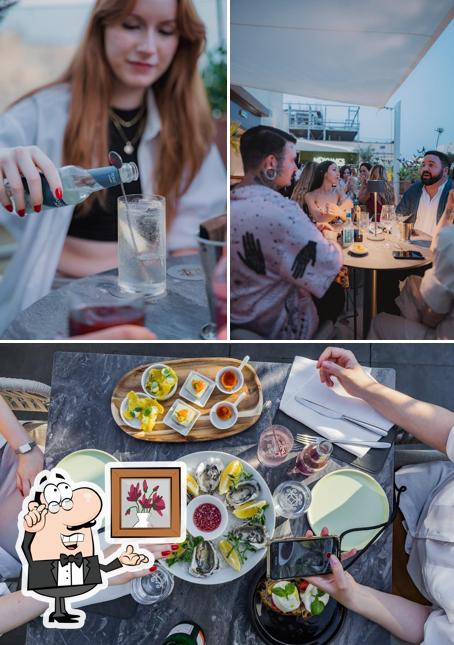 Questa è la immagine che mostra la interni e cibo di Organics Sky Garden Rome