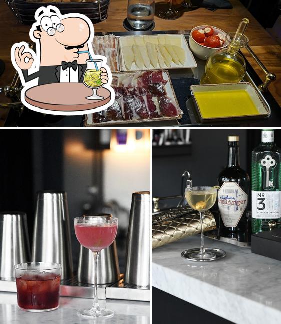 PERLAGE - Champagne & Cocktail Bar si caratterizza per la bevanda e la carne