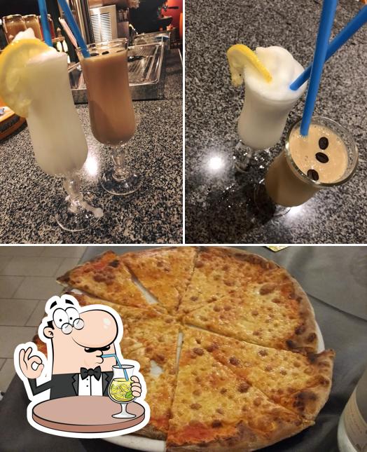 Tra le varie cose da Trattoria Pizzeria Da Silvana si possono trovare la bevanda e pizza