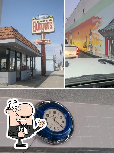 Взгляните на фото ресторана "Troy's Burgers"