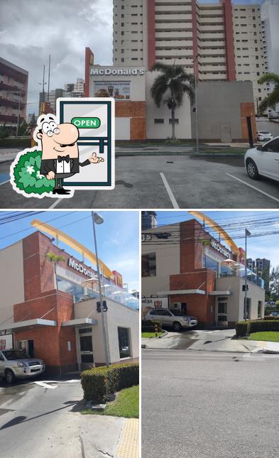 Desfrute da vista da área externa do McDonald's