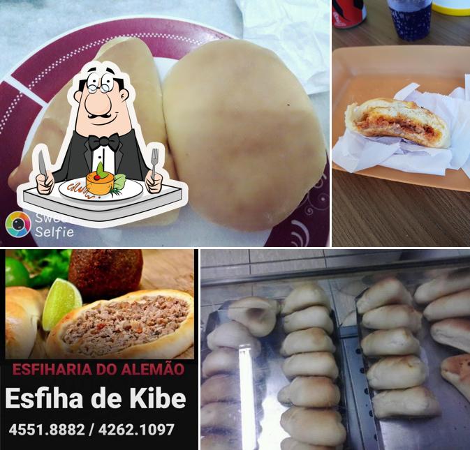 Comida em Esfiharia do Alemão