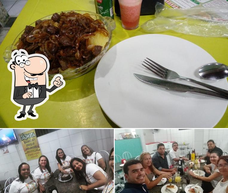 Entre diferentes coisas, interior e bebida podem ser encontrados no Kanisio's restaurante