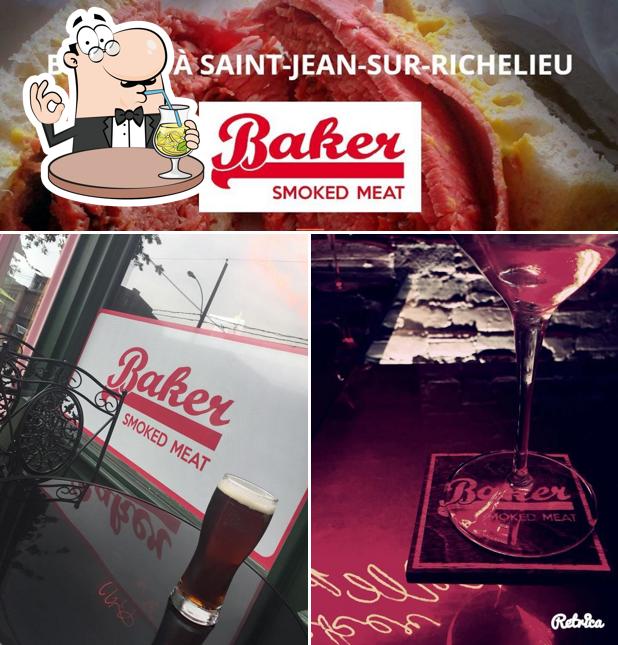 Baker Smoked Meat se distingue par sa boire et nourriture