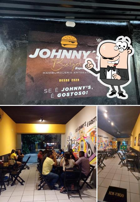 O interior do Johnny's Burger Express