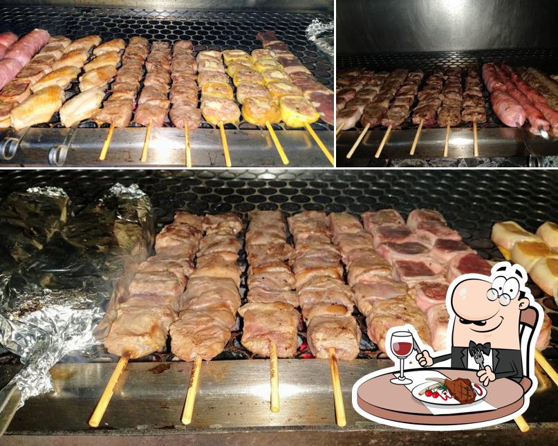 Refeições de carne são disponibilizados no Espetos BR