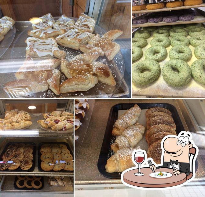 Manhattan Bistro & Bagel, 123 Saratoga Rd in Schenectady Restaurant