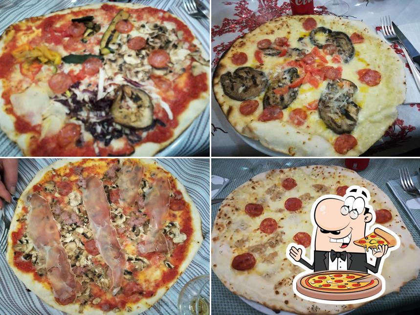 A Gli Amici di Marcello, puoi provare una bella pizza