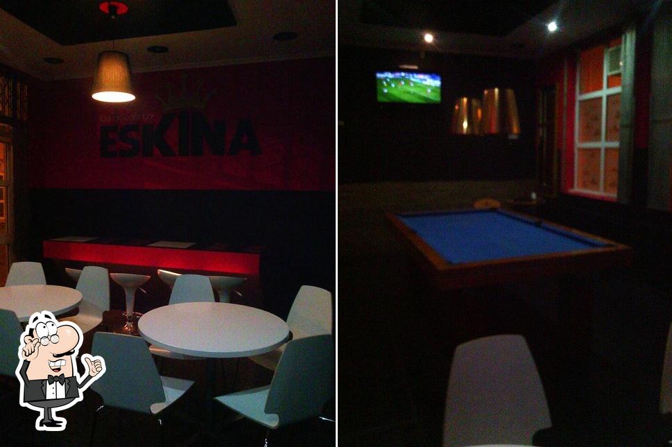 O interior do Eskina bar