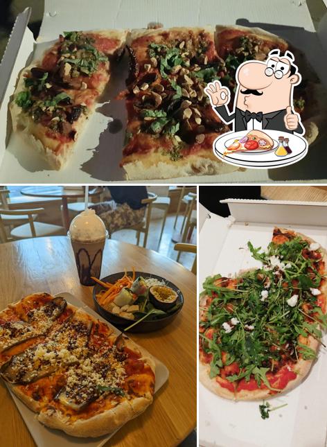 Prenez des pizzas à Tolstoy - Plant-Based Eatery