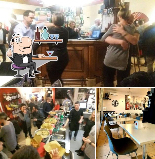 Siediti a un tavolo di Emblema Café