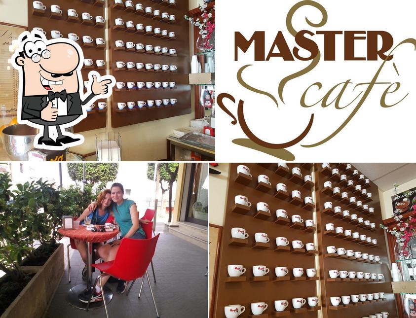 Ecco un'immagine di master cafe'