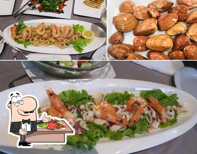 Try out seafood at Restorant Vila Benvenuto