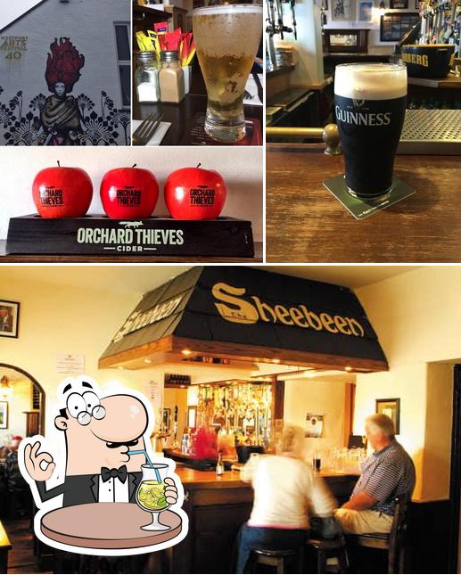 Estas son las fotos que hay de bebida y barra de bar en Cronin's Sheebeen