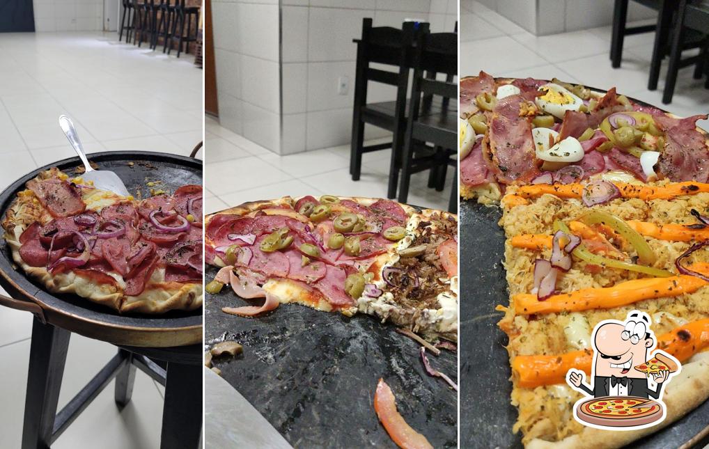 Escolha pizza no Tito Forneria São benedito