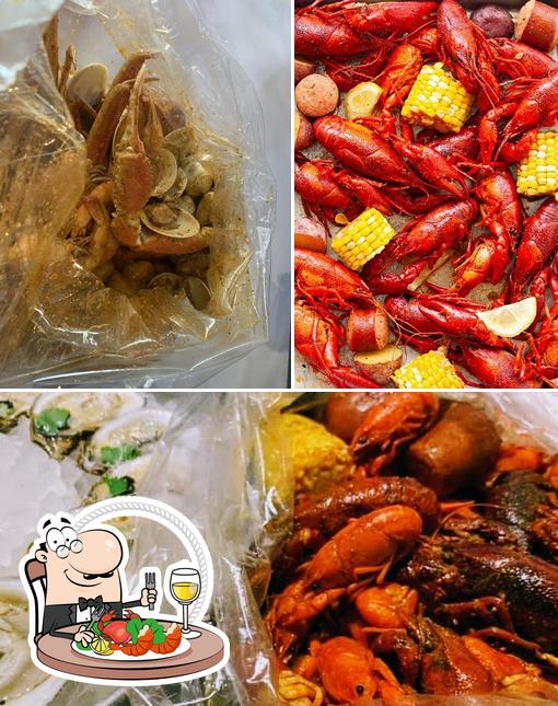 Отведайте блюда с морепродуктами в "Crackin' Crab Santa Fe Seafood Boil"