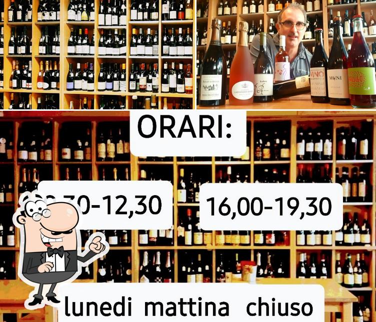 Enoteca - Vineria da Mosto 11 si caratterizza per la interni e alcol