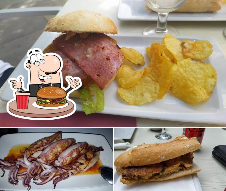 Get a burger at Bulevar Cafetería