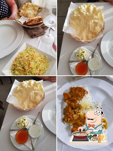 Жареный рис в "Bollywood Tandoori Indian Restaurant"