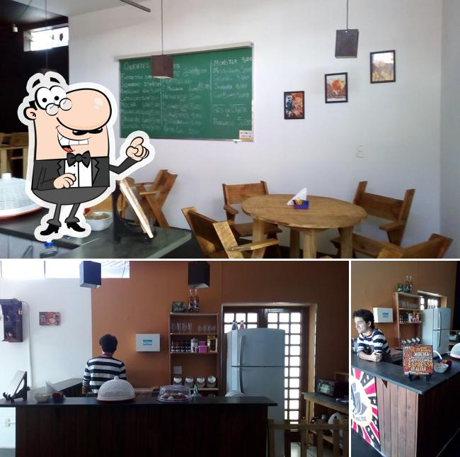 O interior do Chess Cafe