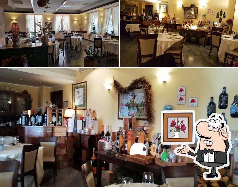 Siediti a un tavolo di Hotel Ristorante Taverna Verde