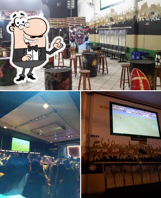 O interior do Arquibancada Sports Bar
