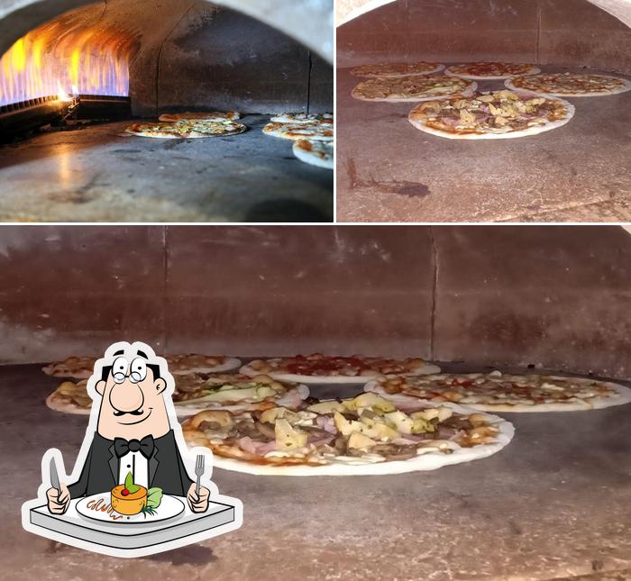 La immagine di cibo e esterno da Pizzeria La Famiglia