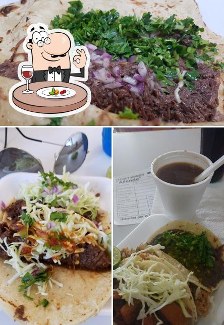 Еда в "Tacos y Burros Allende"